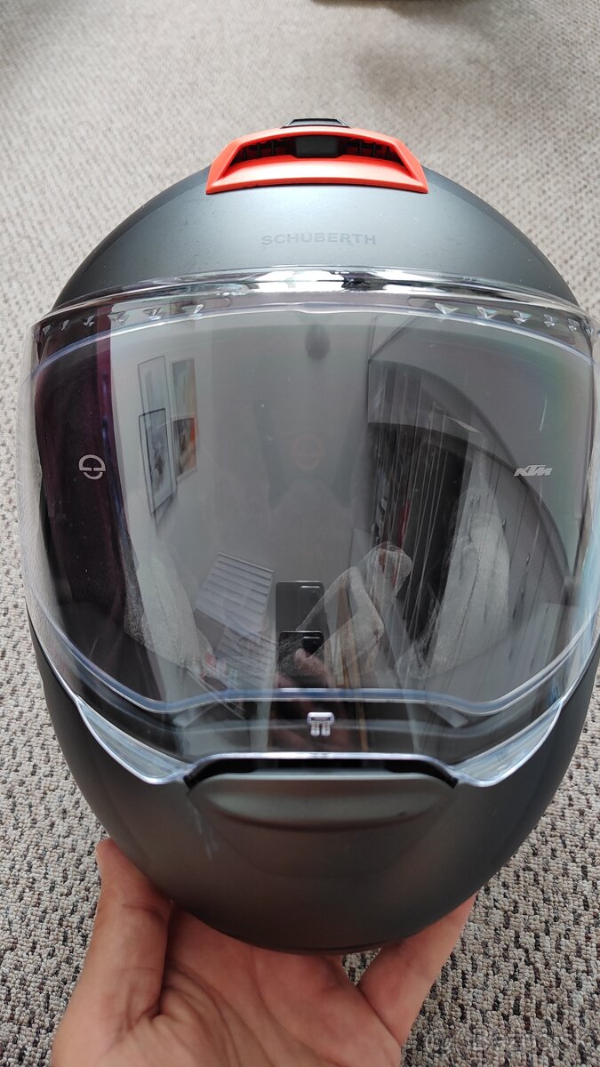 Predám Schuberth C4 Pro veľkosť M