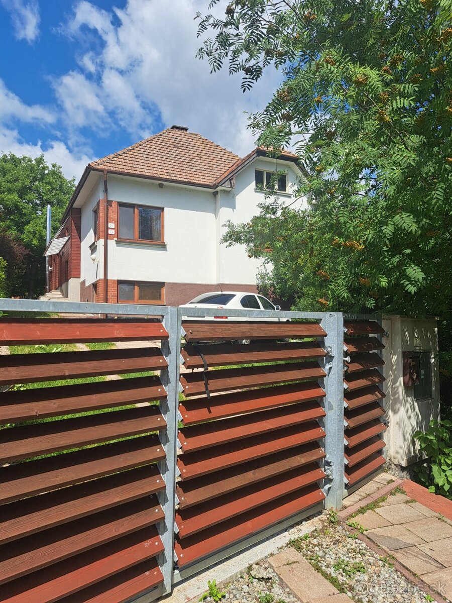 1-izbový byt v rodinnom dome na prenájom, Závažná Poruba