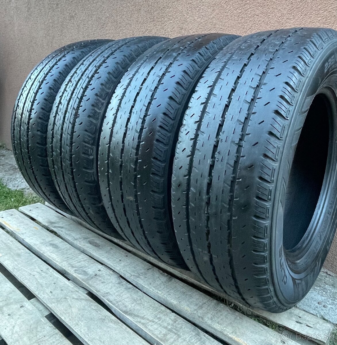 Nokian 235/65 R16C 4x=200e