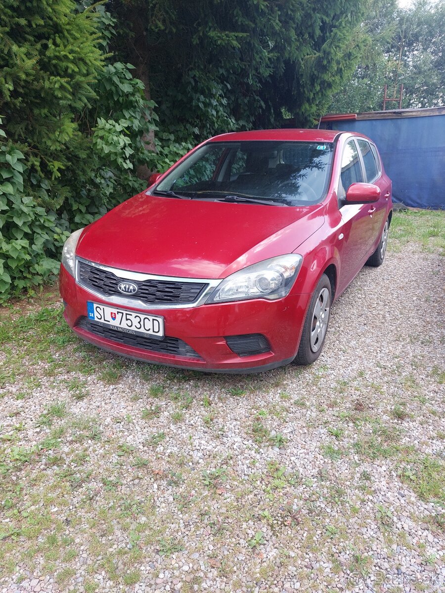 Kia Ceed 1,4 benzín 2011