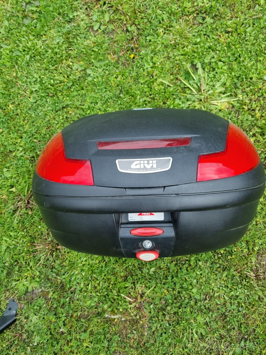 Zadný kufor