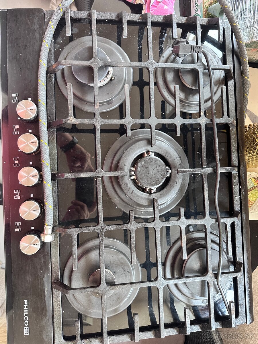 Predám Phillips plynový päťhorakovy vstavaný sporák