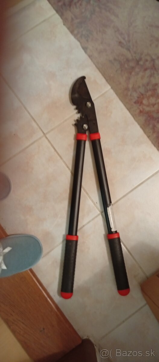 Predám noznice a sud.