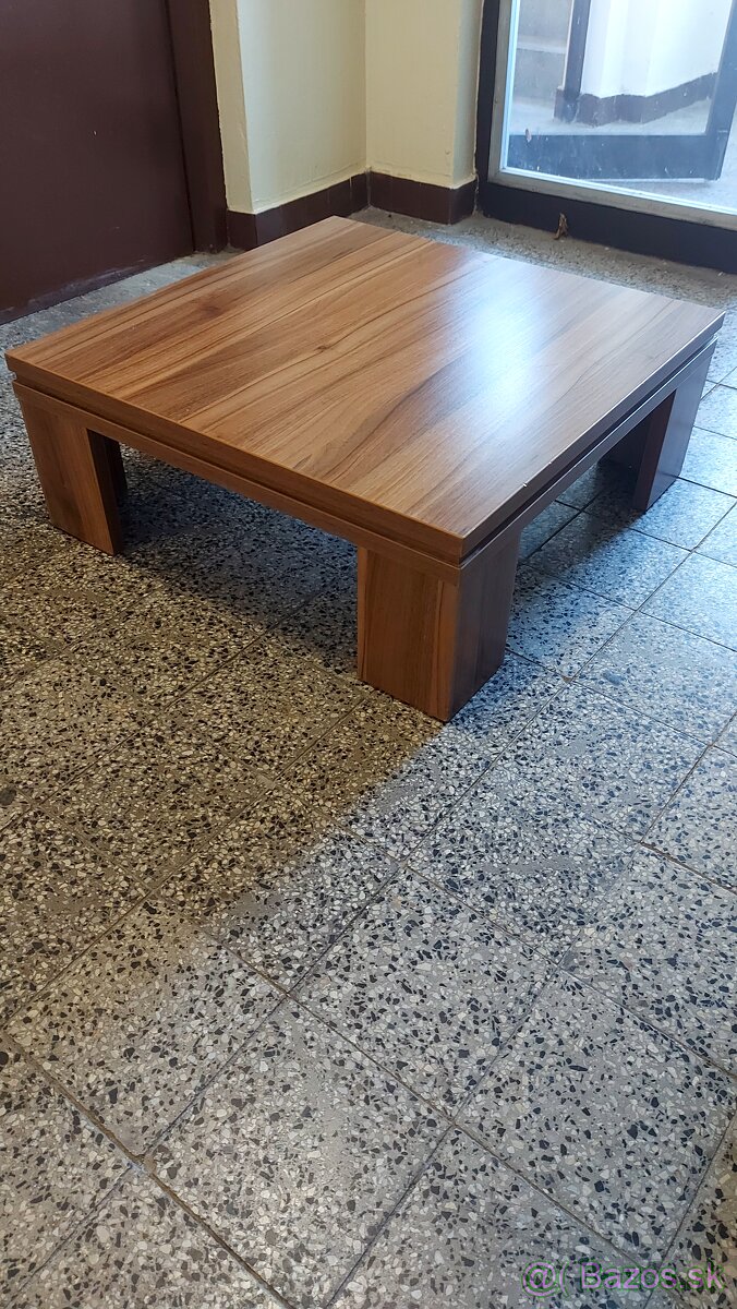 Lacno predam obývací stolík
