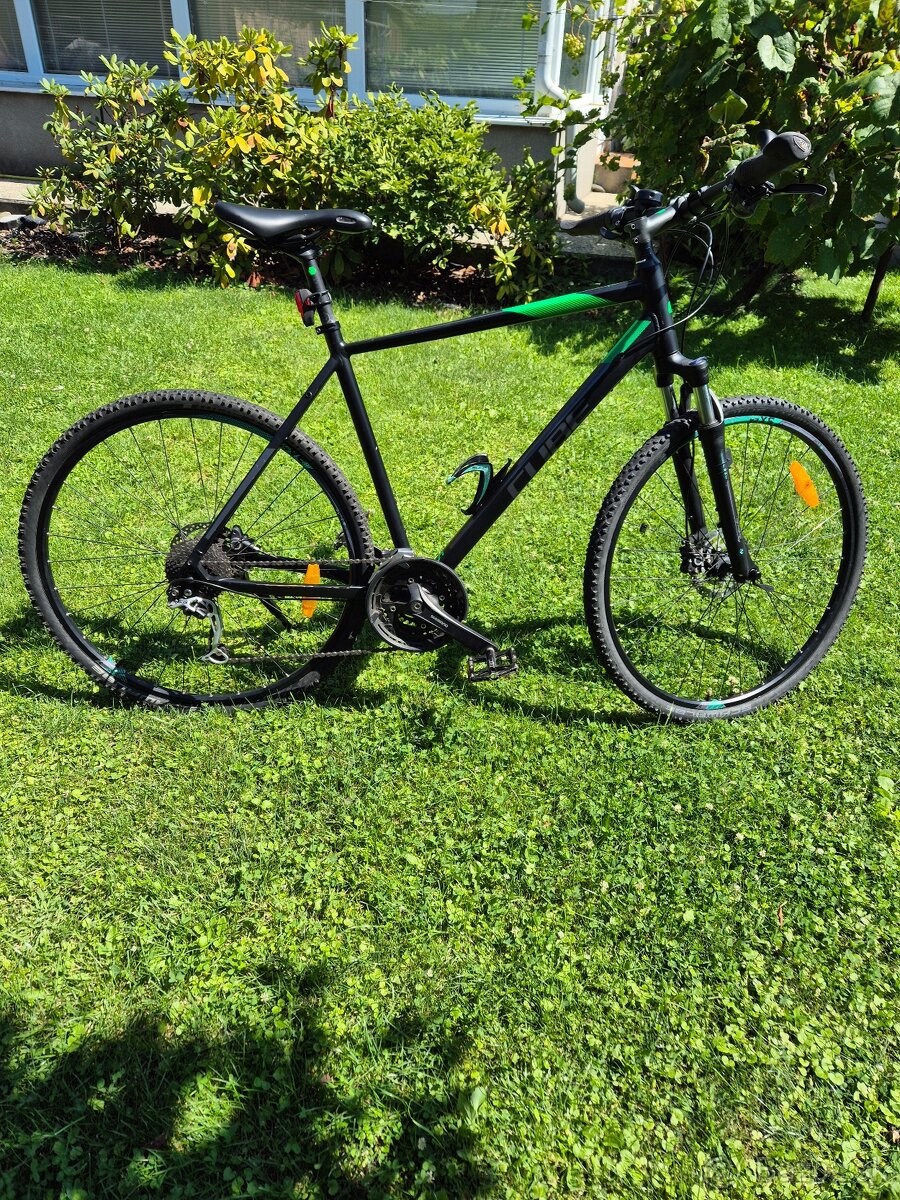 Trekovy bicykel cube
