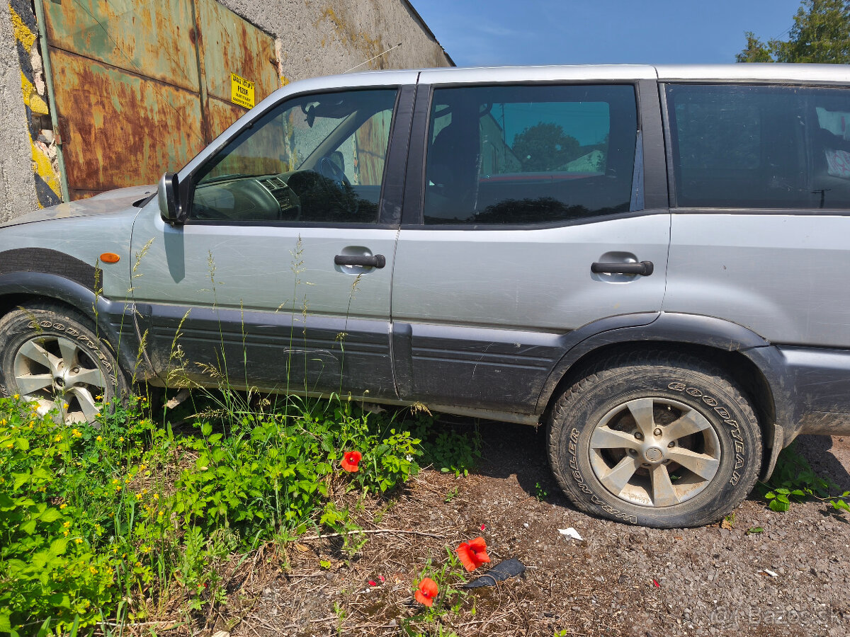 predám anglické Nissan Terrano 2.7 tdi