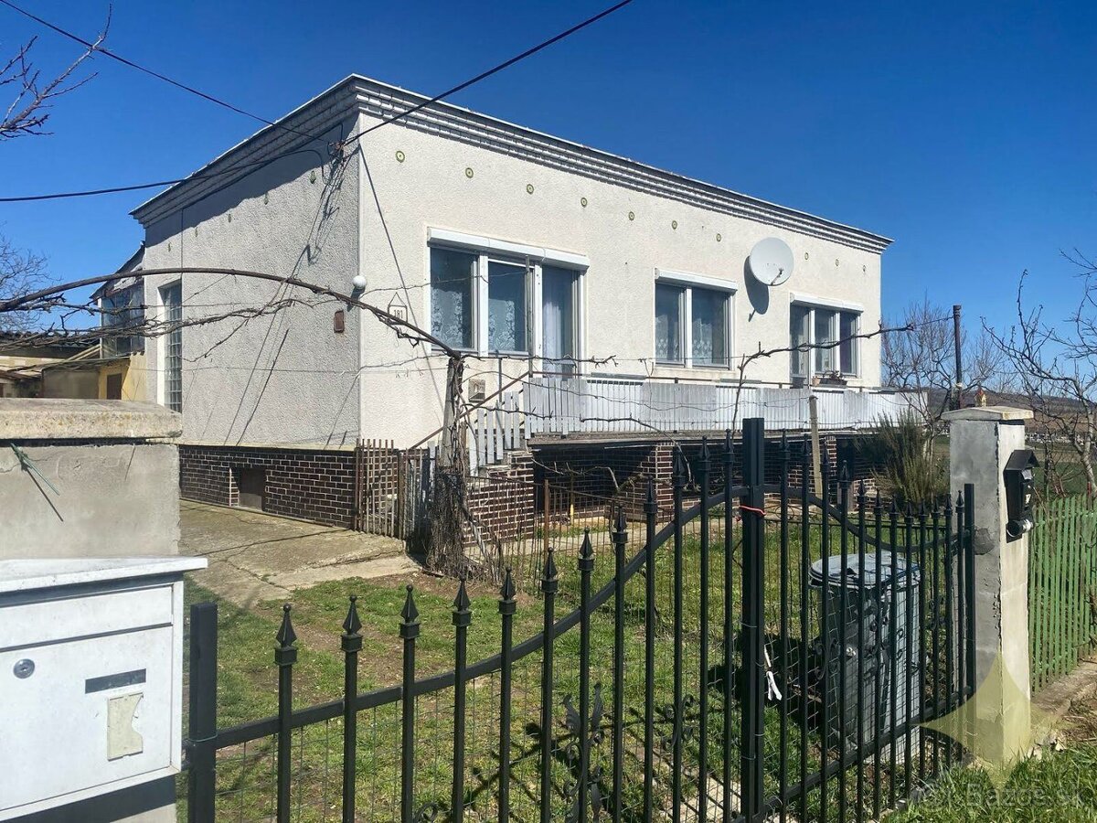 Priestranný rodinný dom na okraji obce - Kosihy nad Ipľom