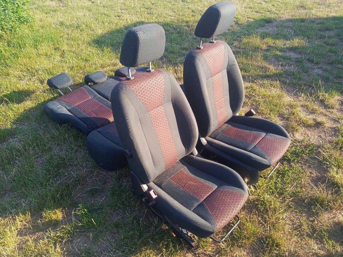 Ford fiesta MK6 sedačky