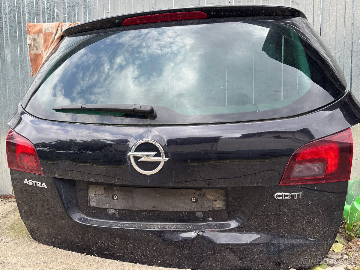 Predám kufor - 5 dvere Opel astra J combi