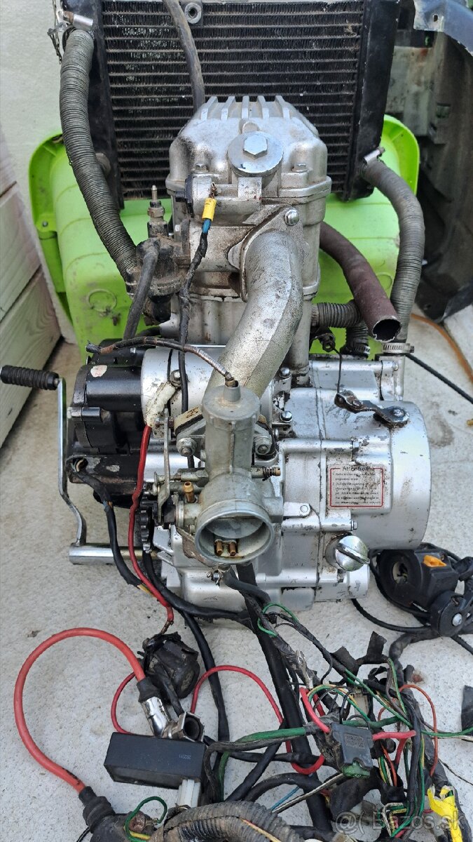 Motor 200cm3 vodou chladený