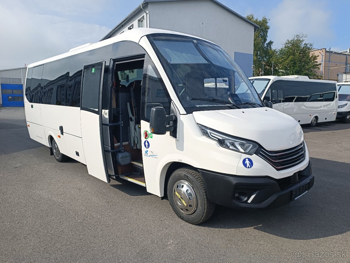 Iveco Rosero First FLHI 27+1+1