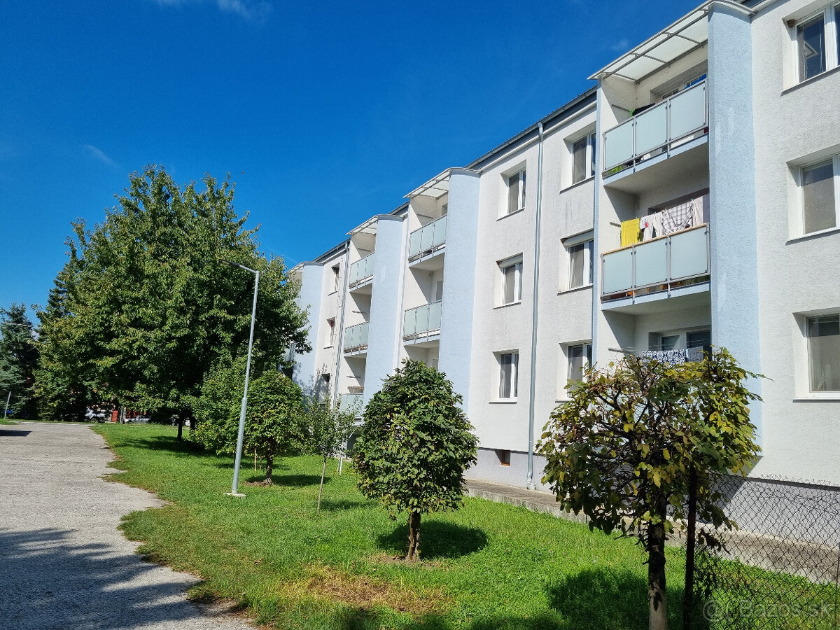 3 IZBOVÝ TEHLOVÝ BYT s BALKÓNOM +GARÁŽ -BREZOVÁ p.B. VOĽNÝ