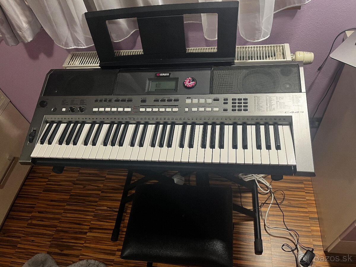 Keyboard Yamaha PSR-E443 + stojan + pedál + stolička