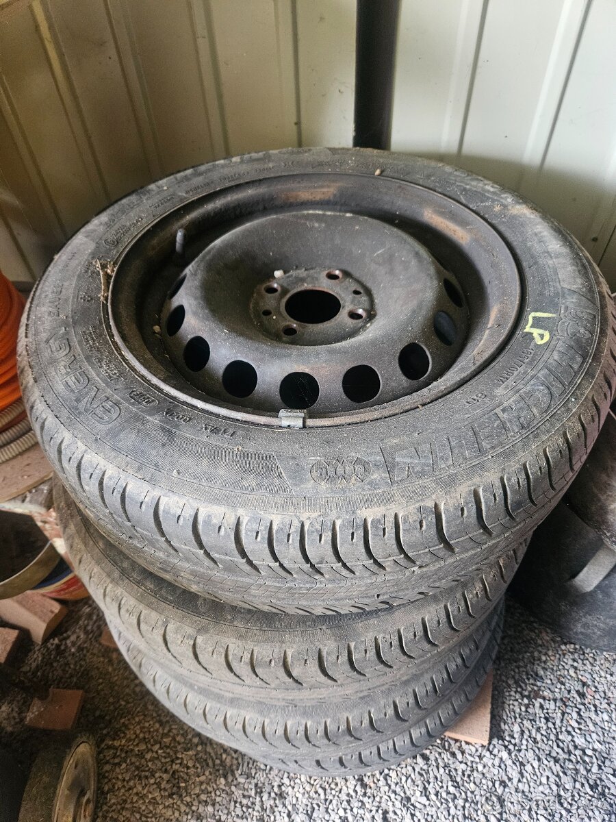 Plechové disky R14 s letnými pneumatikami