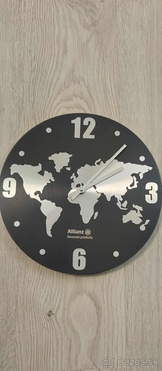 Nástenné hodiny