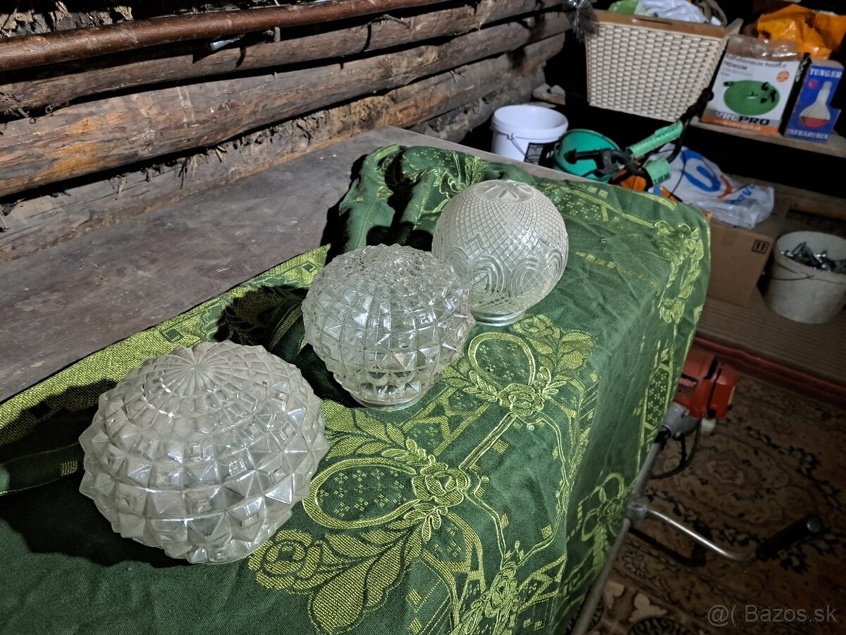 Staré okrúhle tienidla