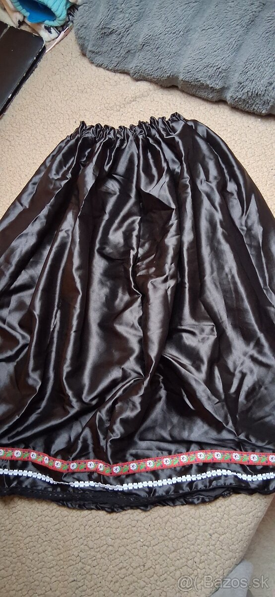 Dámska hodvábna sukňa