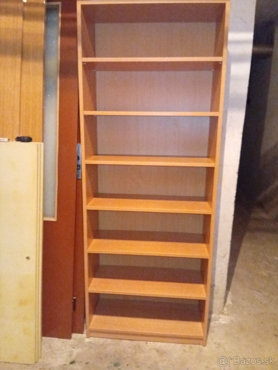 Knižnica regál