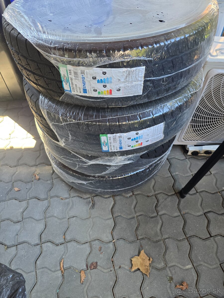Predam nove pneu Dodavka ,Karavan