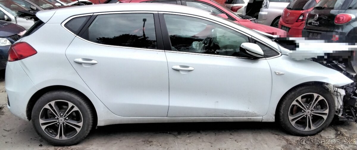 KIA CEED 1.4 CRDI 2015 Predám DVERE, MOTOR D4FC, PIATE DVERE