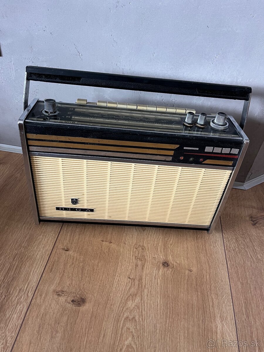 Staré retro rádio Riga