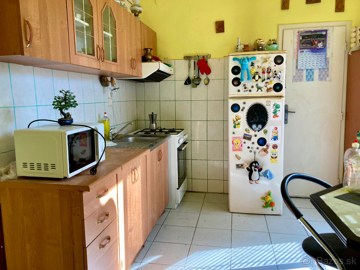 4-izbový byt /84m2/ s balkónom a veľkou pivnicou, Komárno