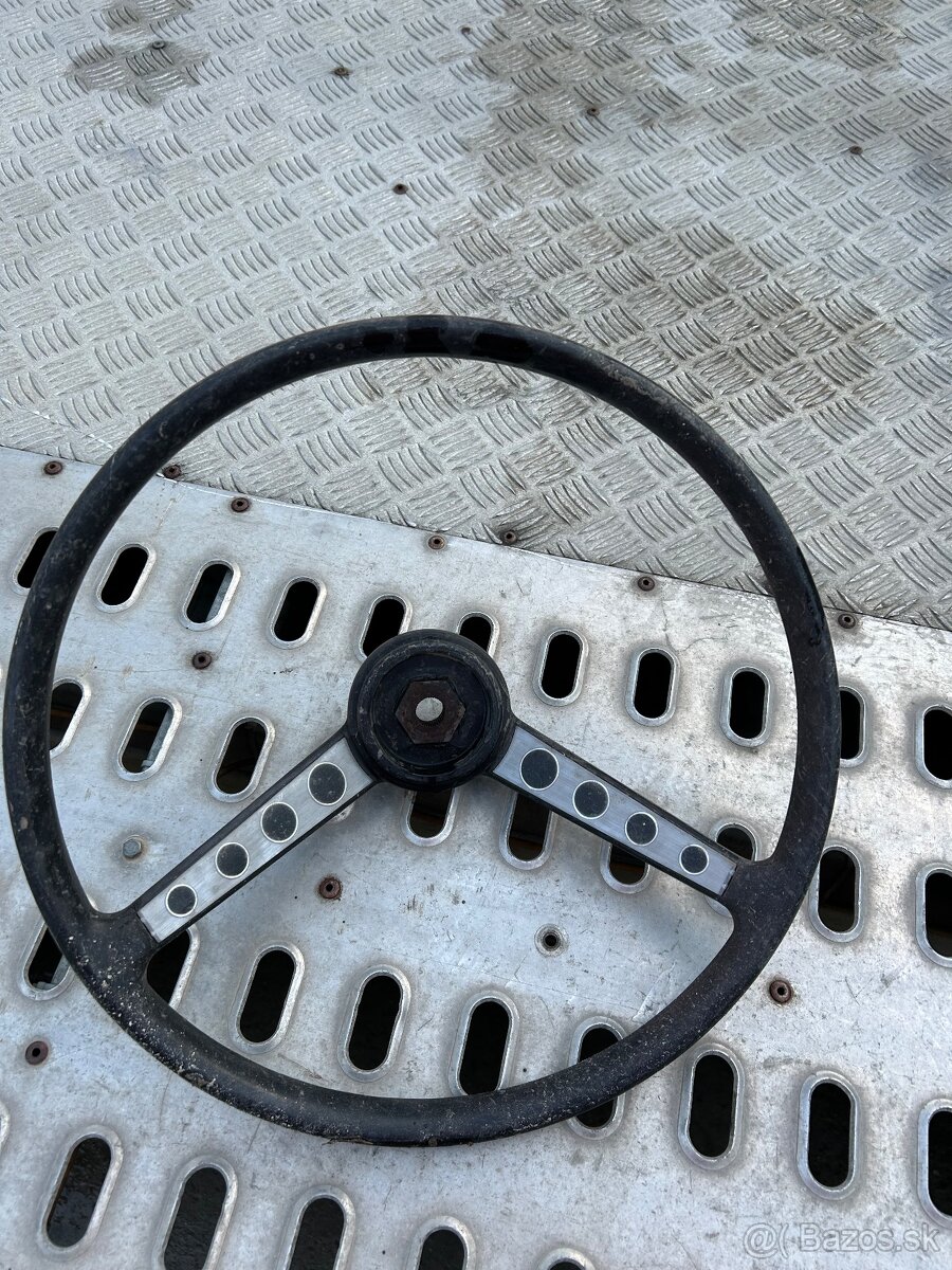 Volant Renault 8