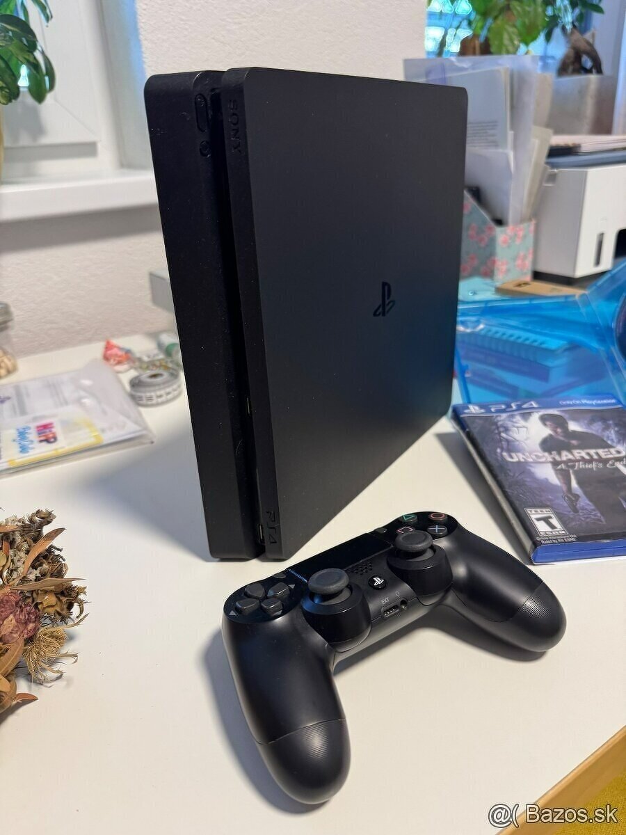 predám playstation 4 SLIM