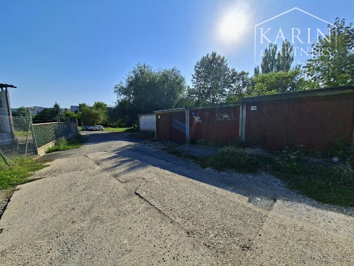 Garáž s elektrikou a jamou v centre Zvolena na predaj