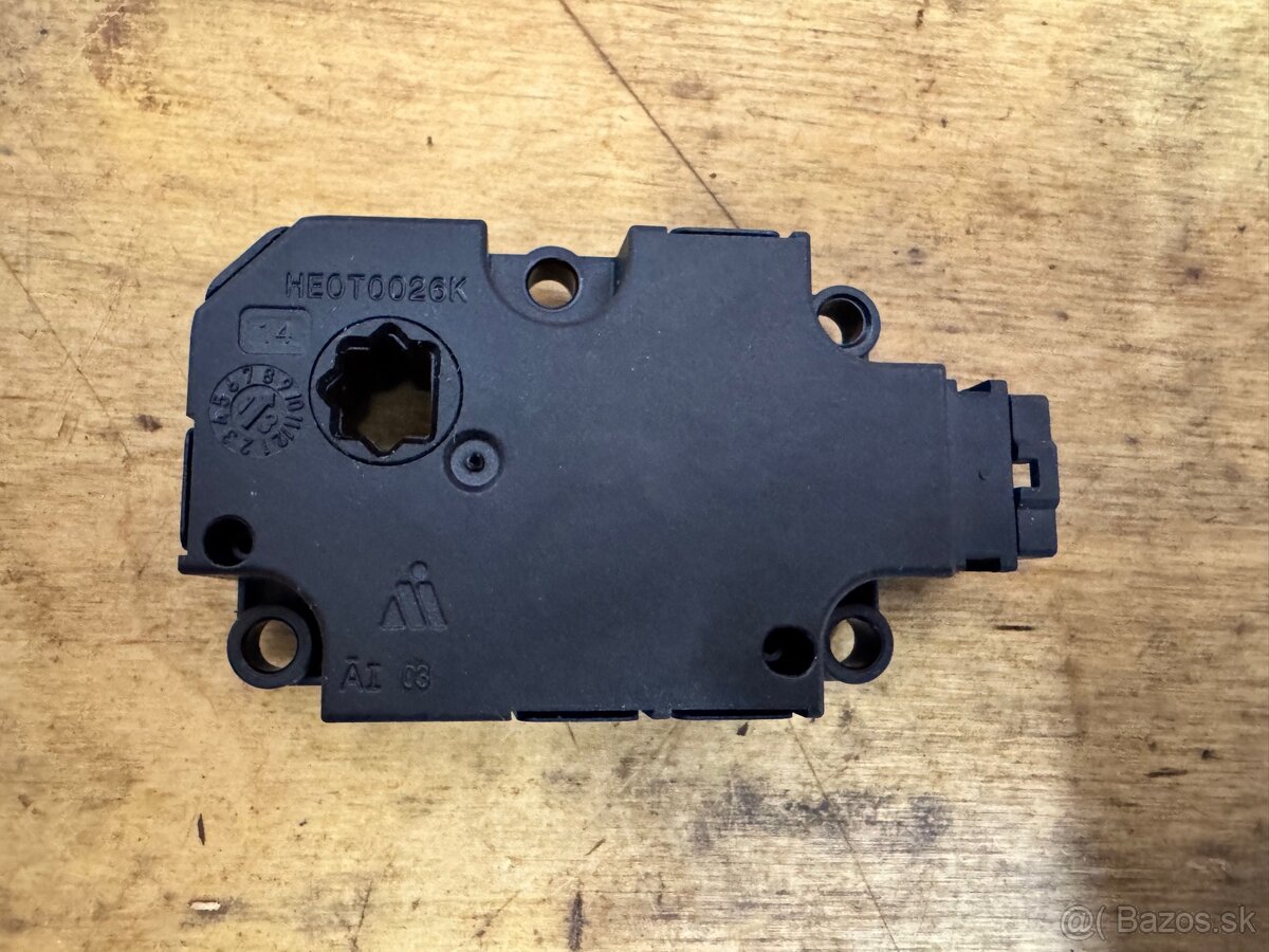 Motorček klapky kúrenia