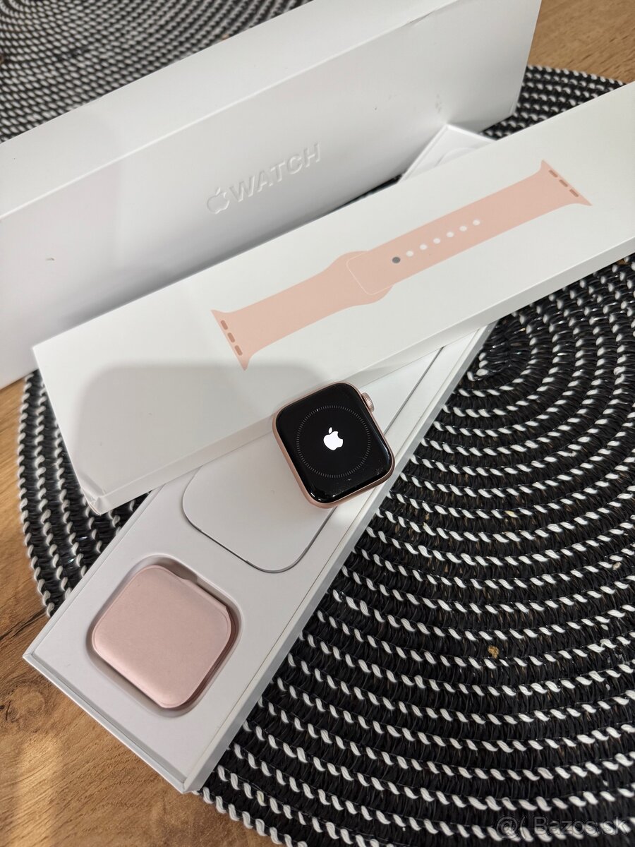 Apple Watch series 6 40mm Gold