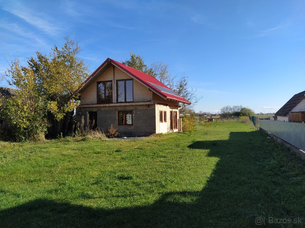 Predám velký pozemok s domom