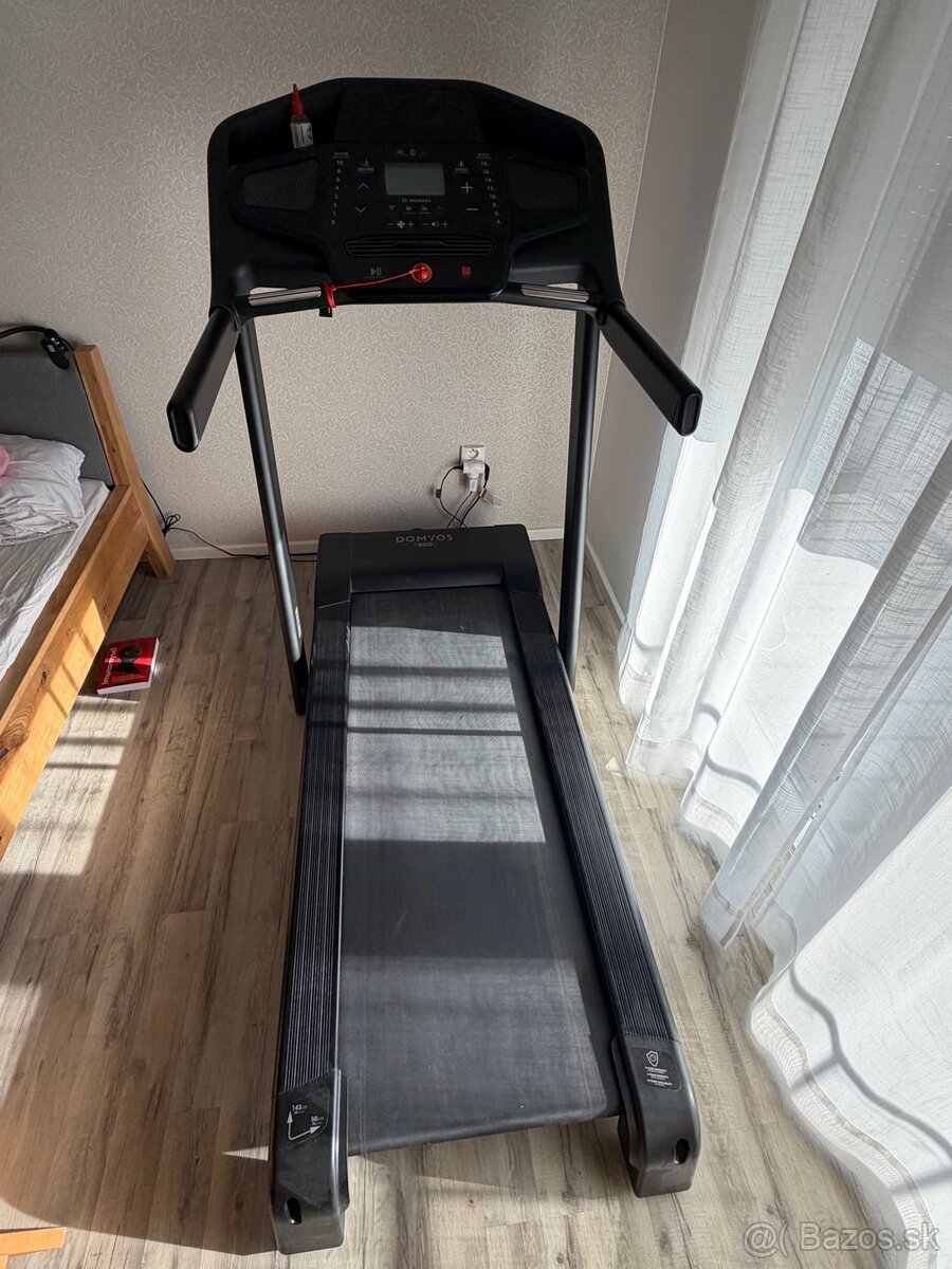 DOMYOS T900C - elektrický bežecký pás