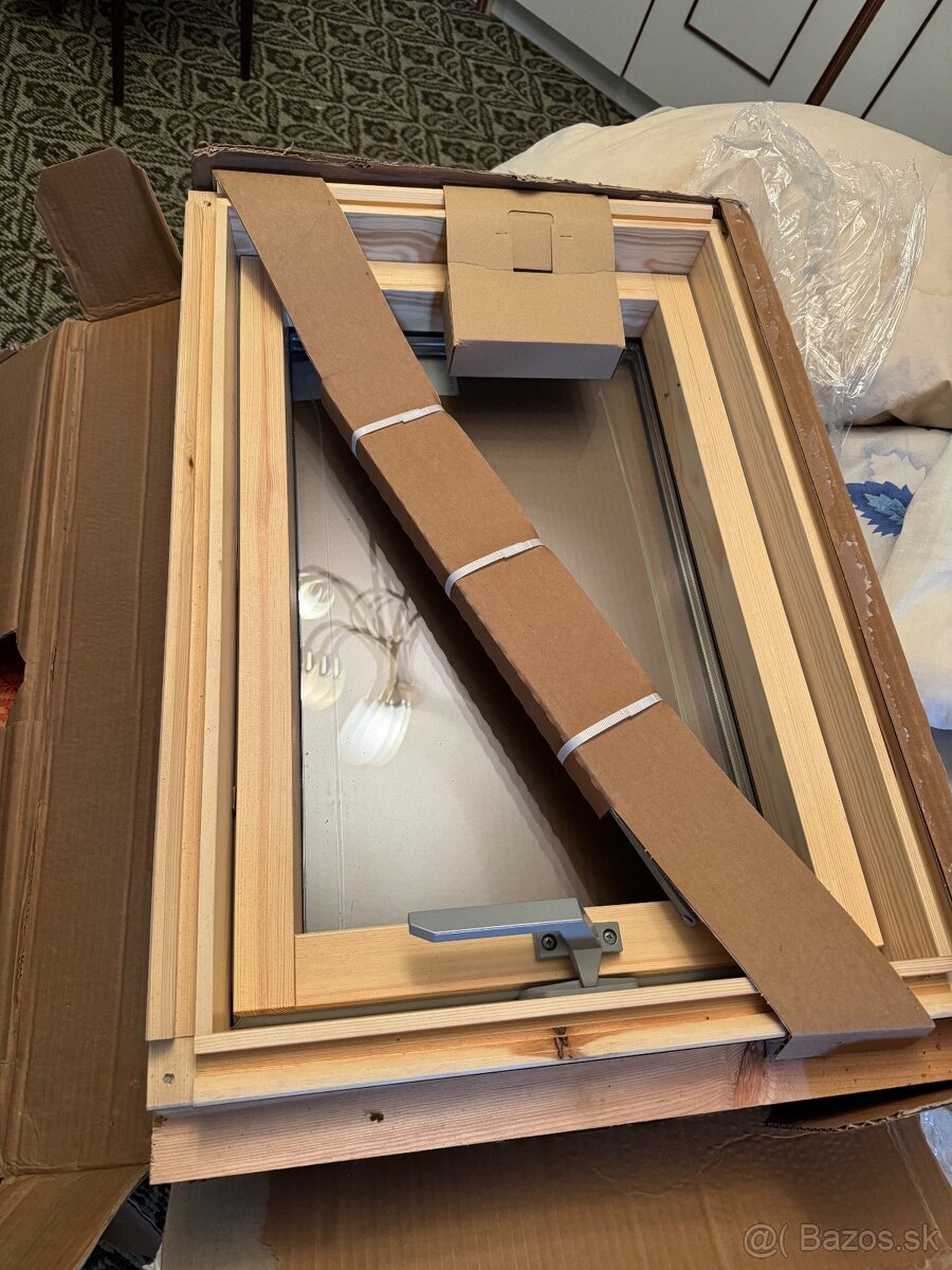 Predám strešne okná 55x78 nove komplet prislušenstvom