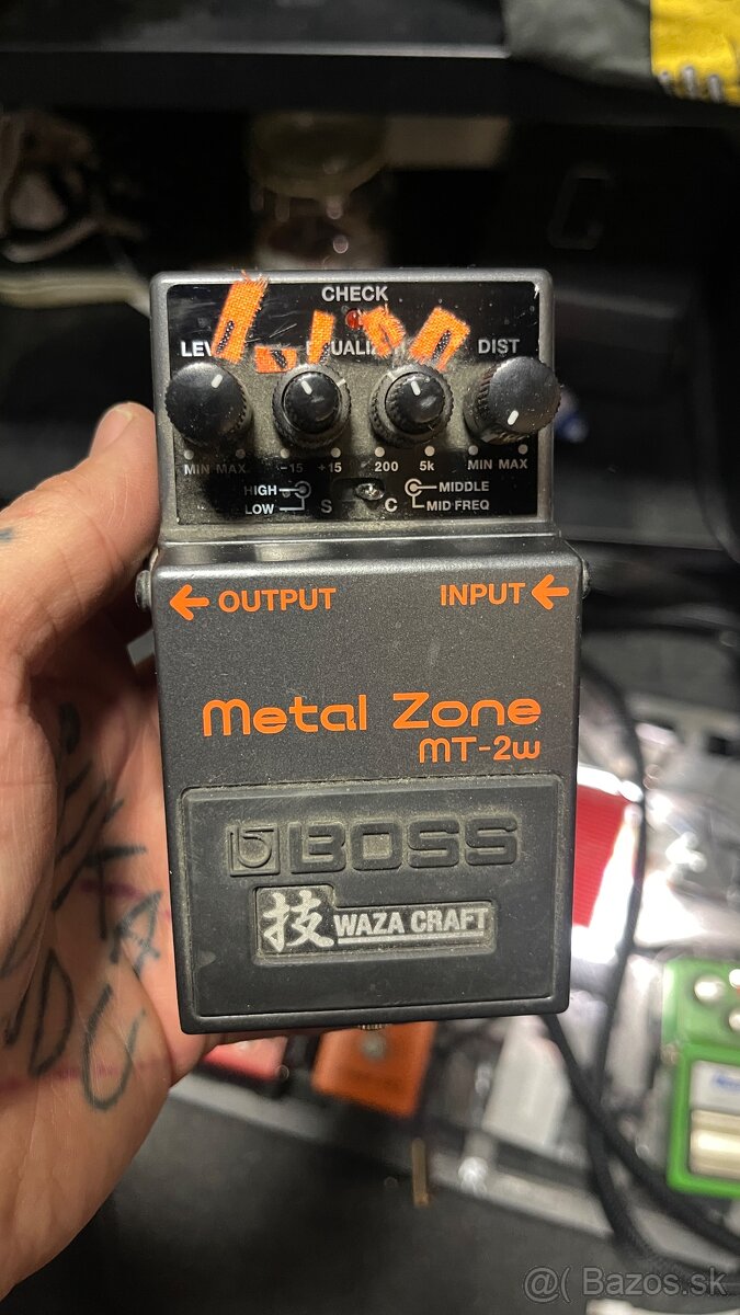 Boss MT-2W Gitarový efekt (Metal Zone)