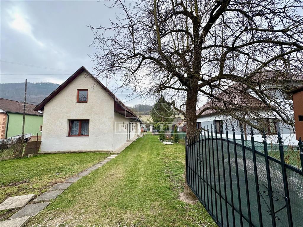 PREROBENÝ DOMČEK PRI POTOKU V KRÁSNEJ PRÍRODE, KOŠECKÉ...