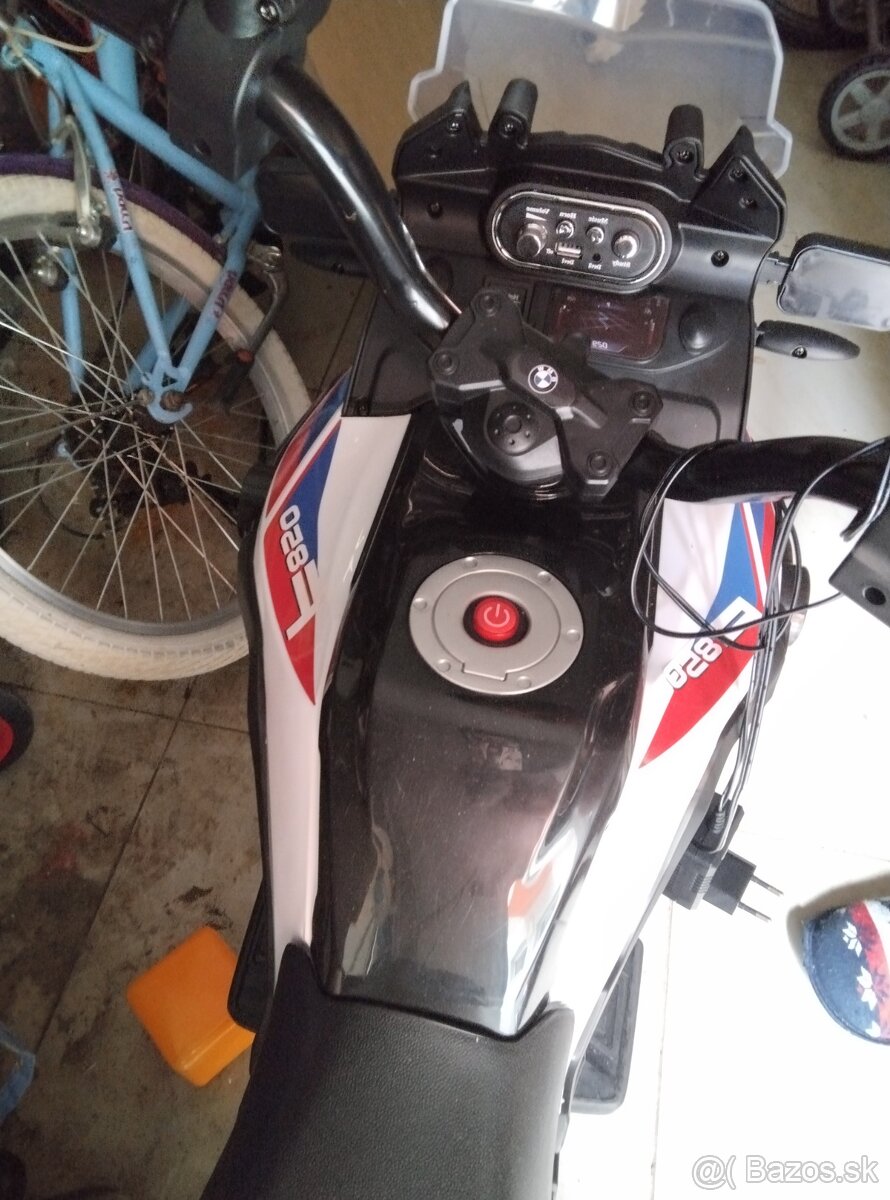 Elektrická motorka malo používaná plne funkčná