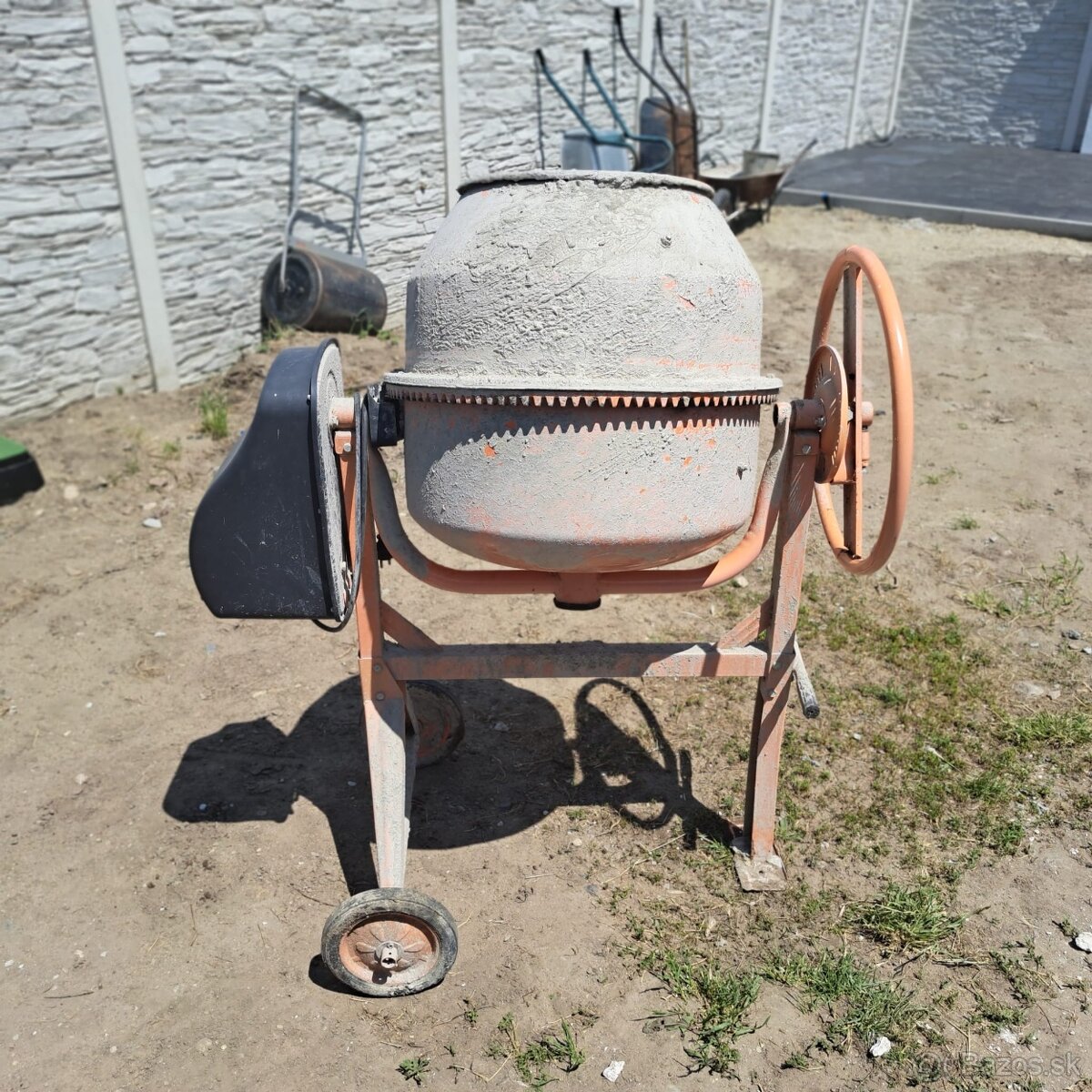 Miešačka Hecht 2141 140l