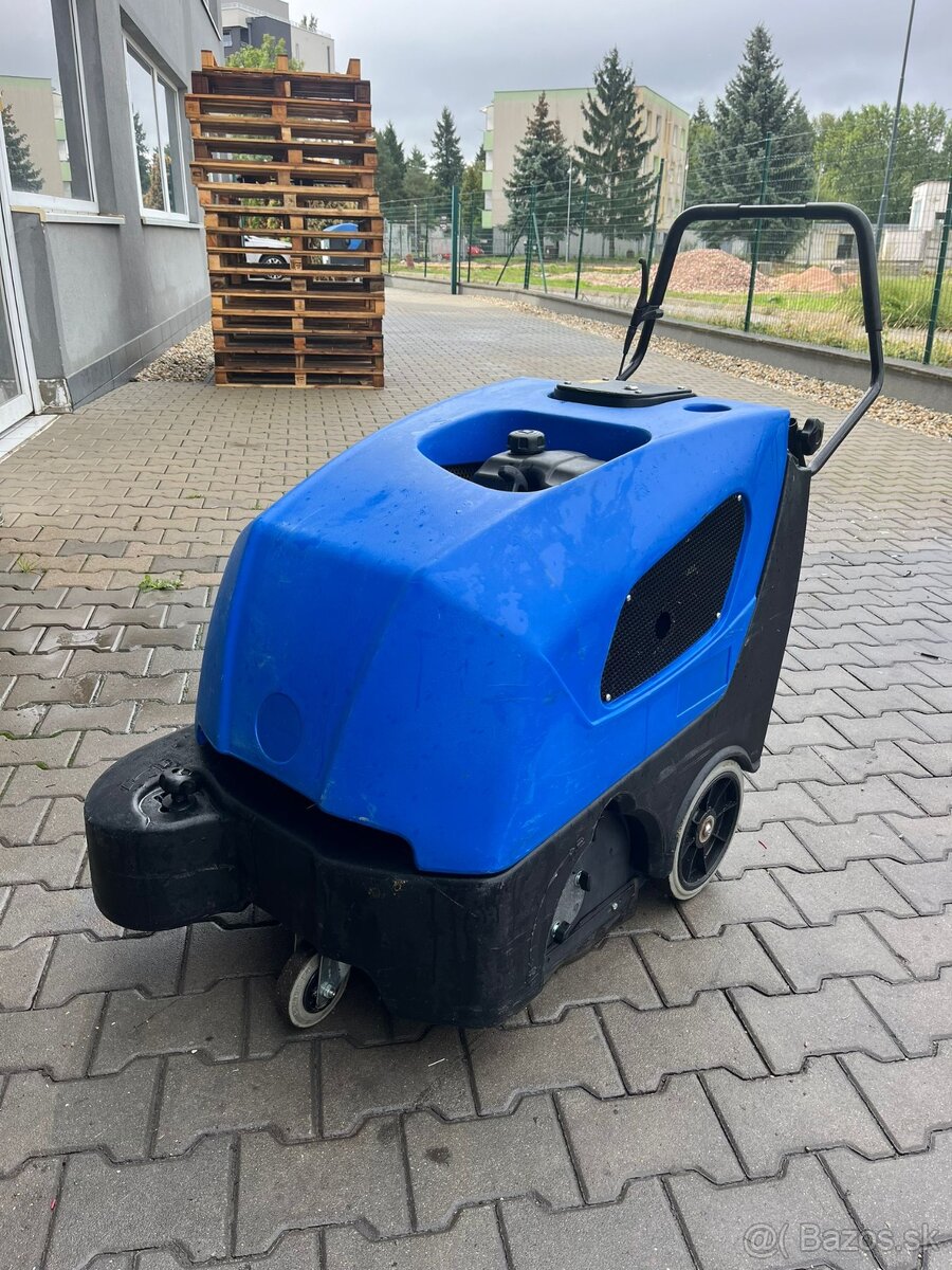 Zametací stroj motorový s pohonom Honda
