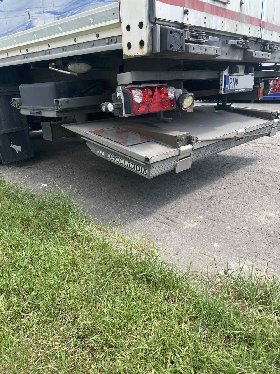 Hydraulické čelo Dhollandia z návesu