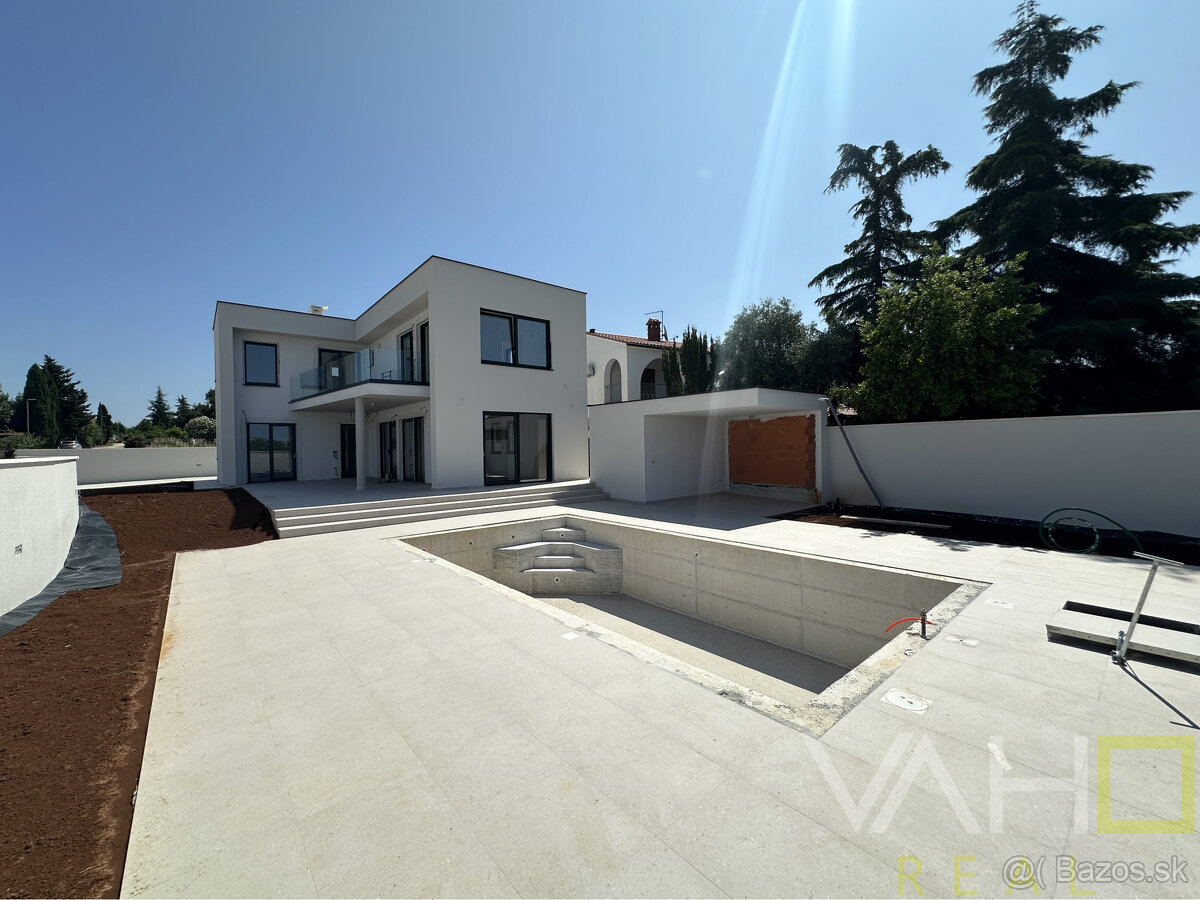 VAHOreal EXKLUZÍVNE IBA u NÁS 4 LUXUSNÉ RD s BAZÉNOM v CH