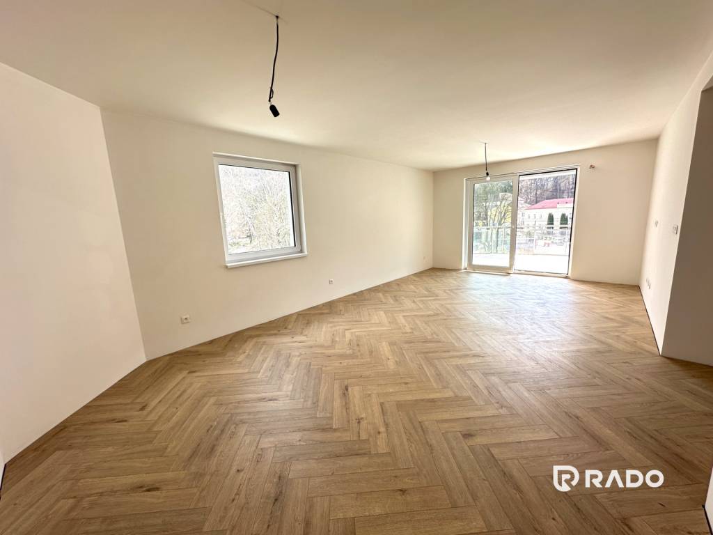 RADO | Trojizbový byt s obrovskou terasou + parking ZADARMO