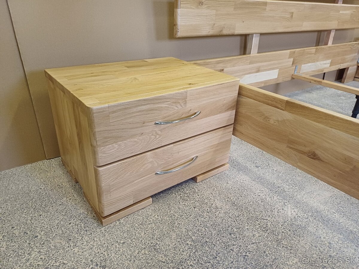 Predám masívnu dubovú posteľ 180x200 + 2 nočné stolíky
