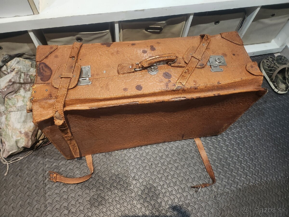 Na predaj starý kufor .
