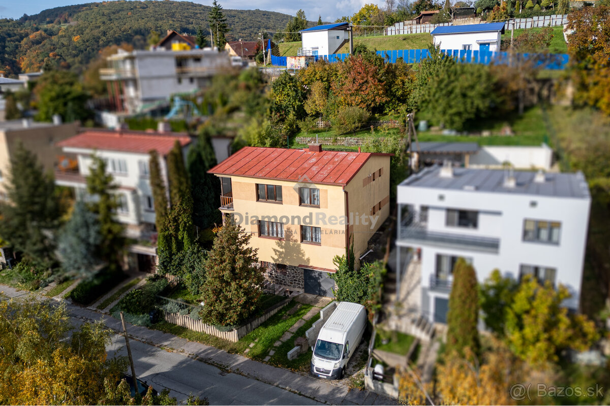 NA PREDAJ 6 IZBOVÝ RODINNÝ DOM S DVOMI BYTOVÝMI JEDNOTKAMI |