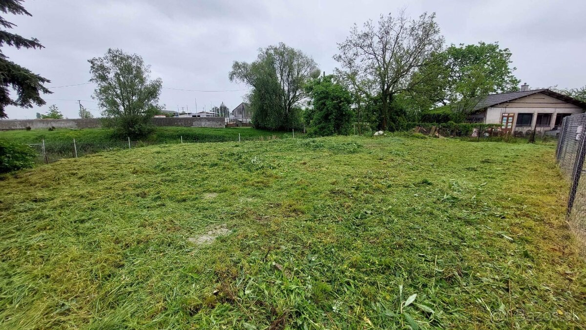 Na predaj stavebný pozemok v obci Horná Seč – len 2 km od LV