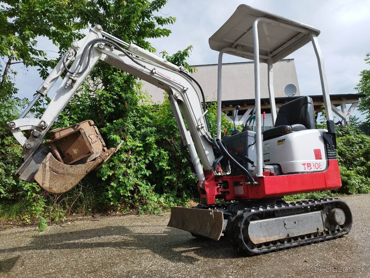 Minibager Takeuchi 900kg. Rozsirovaci
