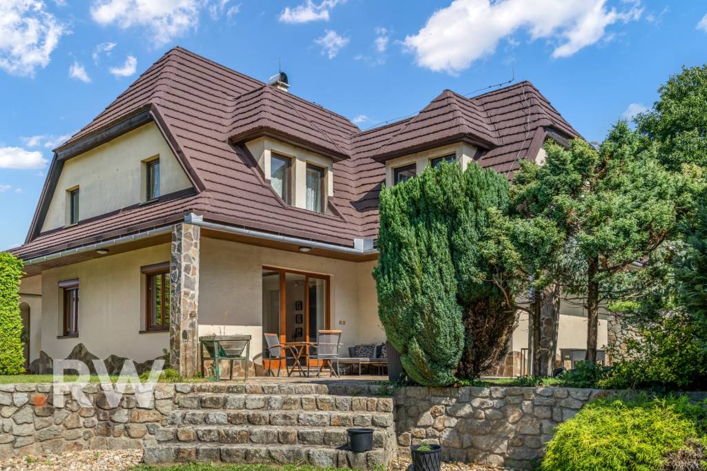 VEĽKORYSÝ - Bývanie pod lesom - Slepá ulička - 2322m2 pozemo