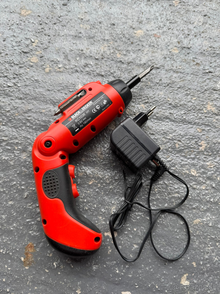 P: aku skrutkovač + aku sponkovačka