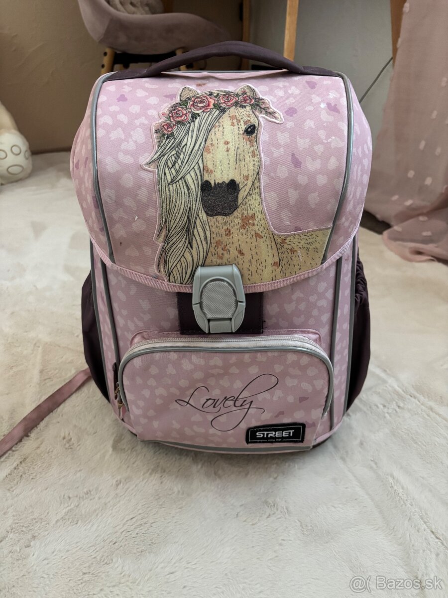 Predám dievčenskú školskú tašku